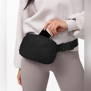 Lululemon everywhere belt bag